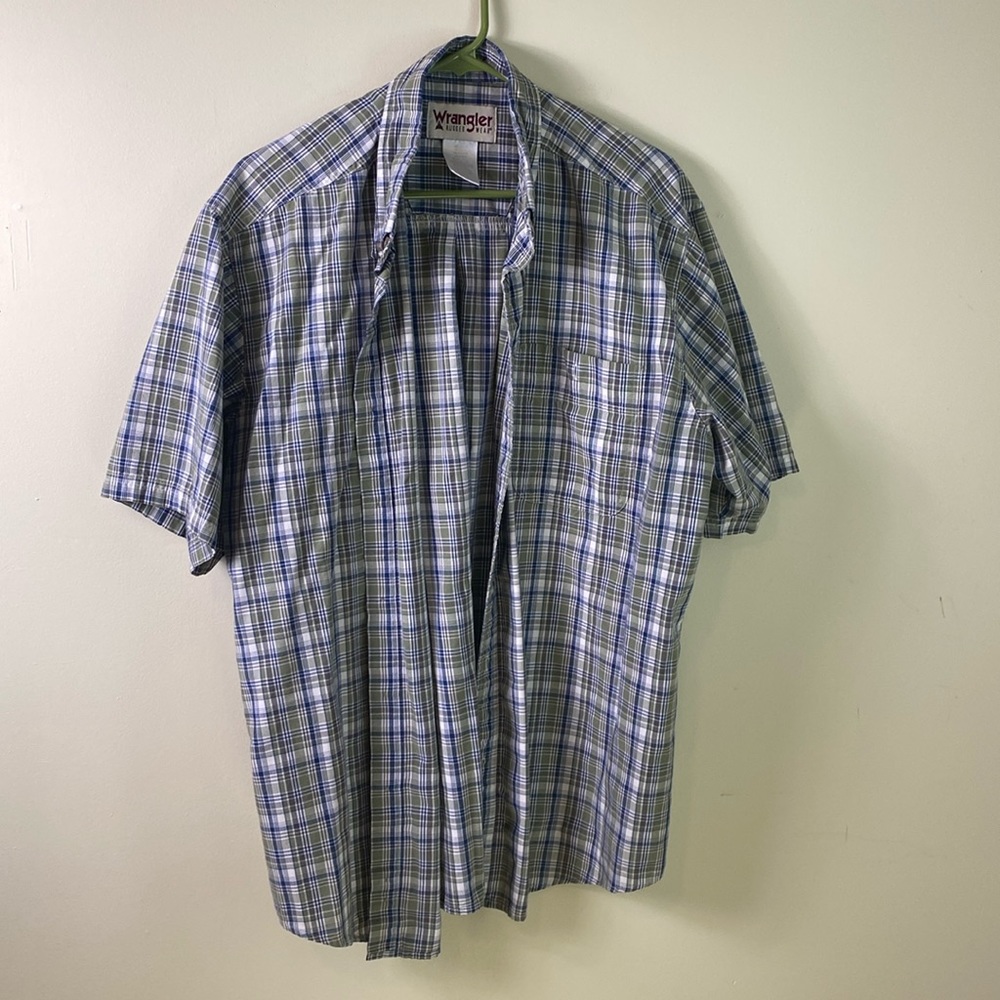 Men’s Wrangler green plaid button up
